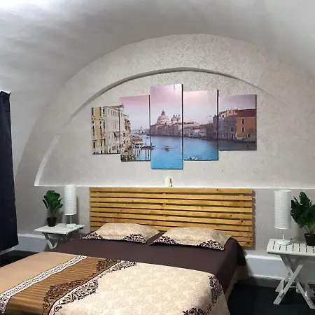 Large Centre Apartment *
