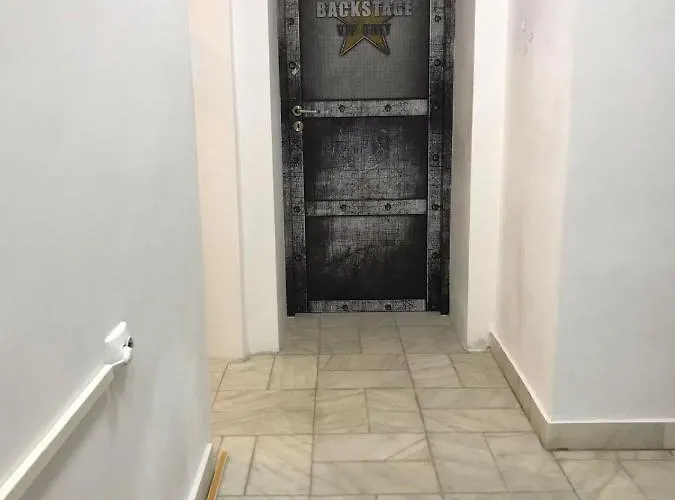 Large Centre アパート