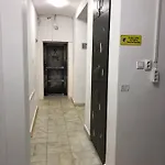 Large Centre شقة